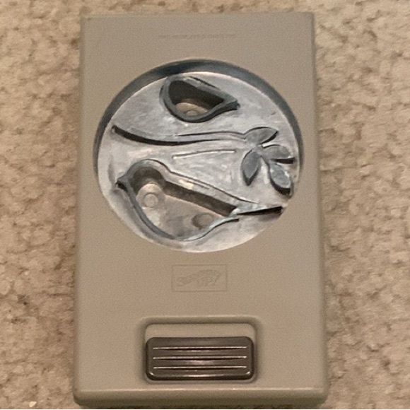 Stampin UP Bird Builder Paper Punch Branch Leaves
Retired Scrapbook Cardmaking - Picture 2 of 5